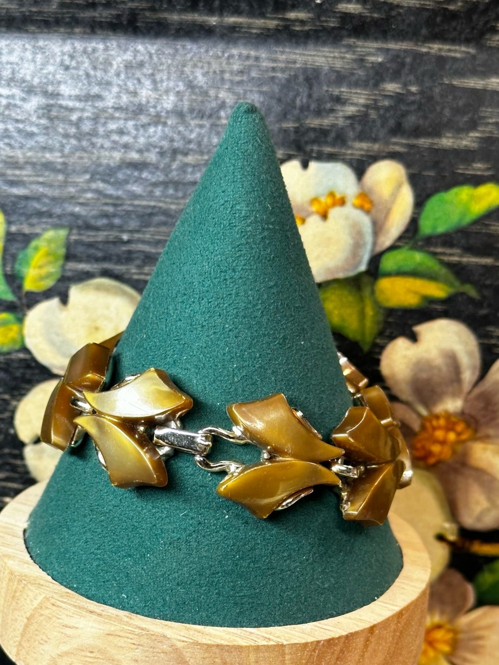 Golden Brown Thermoset Leaf-Link Bracelet - Women Jewelry